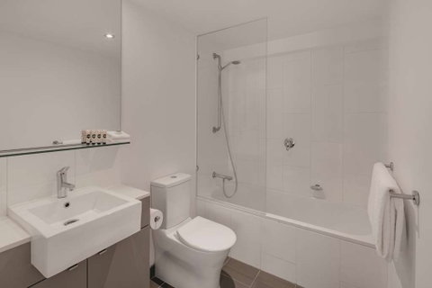 Travelodge Melbourne Docklands - Kingaroy Accommodation 10