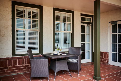 Hotel Kurrajong Canberra - Kingaroy Accommodation 1