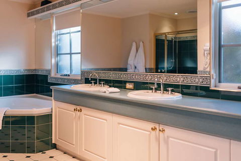 Country Club Villas - Kingaroy Accommodation 2