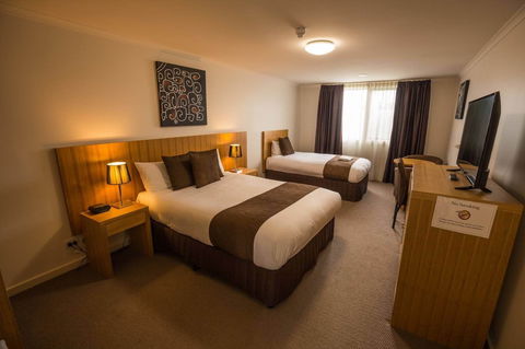 Bairnsdale International - Kingaroy Accommodation 6