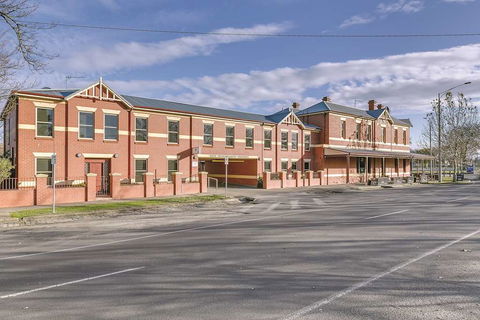 Lake Inn Ballarat - Kingaroy Accommodation 0