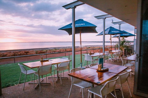 Onslow Beach Resort - Kingaroy Accommodation 3