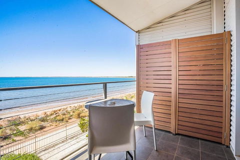 Onslow Beach Resort - Kingaroy Accommodation 13
