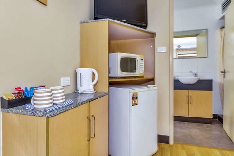 Econo Lodge Karratha - Kingaroy Accommodation 9