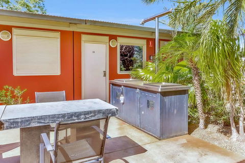Econo Lodge Karratha - Kingaroy Accommodation 15