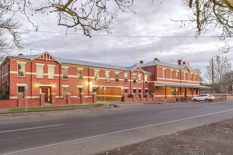Lake Inn Ballarat - Kingaroy Accommodation 1