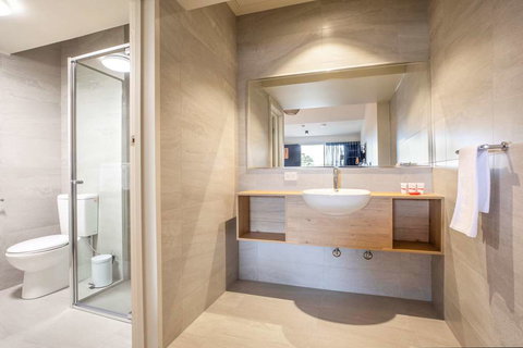 Nightcap at Manhattan Hotel - Kingaroy Accommodation 0