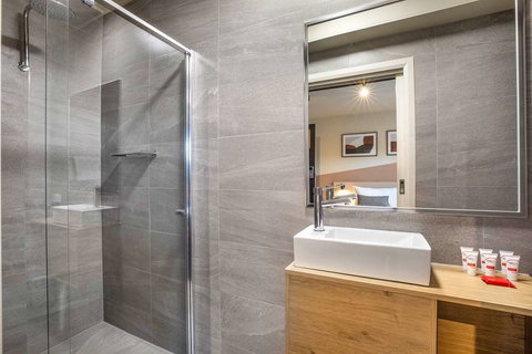 Nightcap at Manhattan Hotel - Kingaroy Accommodation 13