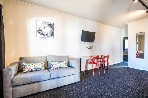 Monash Hotel - Kingaroy Accommodation 15