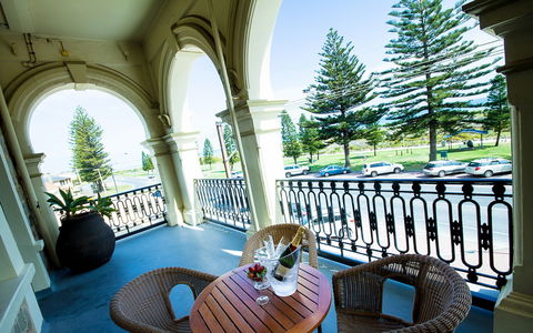 Largs Pier Hotel - Kingaroy Accommodation 2
