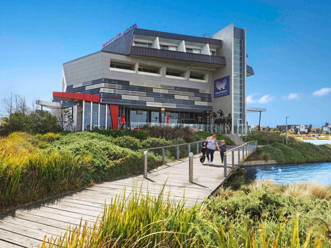 Mercure Melbourne Caroline Springs - Kingaroy Accommodation 1