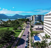 Holiday Inn Cairns Harbourside - Kingaroy Accommodation