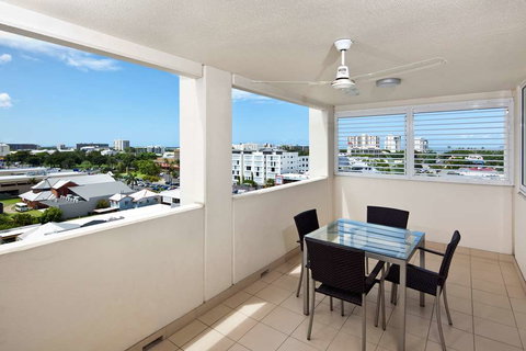 Cairns Central Plaza Apartment - Kingaroy Accommodation 10