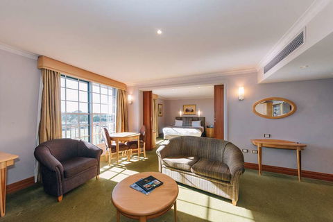 Country Club Tasmania - Kingaroy Accommodation 9