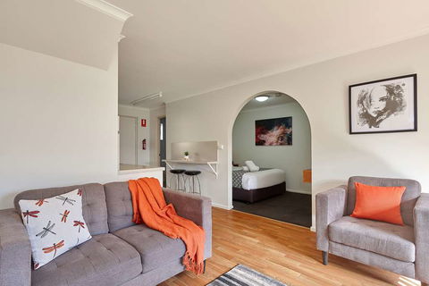 Elphin Villas - Kingaroy Accommodation 6
