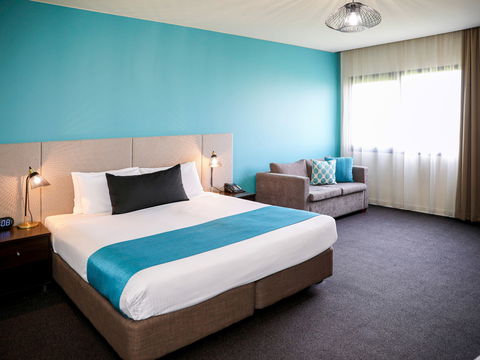 Mantra Melbourne Melton - Kingaroy Accommodation 0
