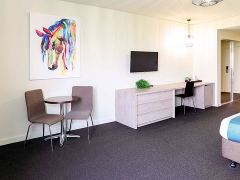 Mantra Melbourne Melton - Kingaroy Accommodation 1