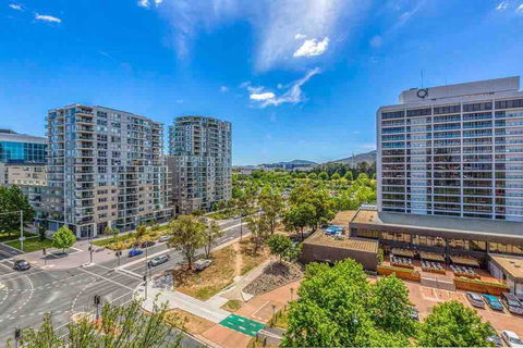 Spacious 1BR Stylish New Acton Apartment +Parking - Kingaroy Accommodation 18