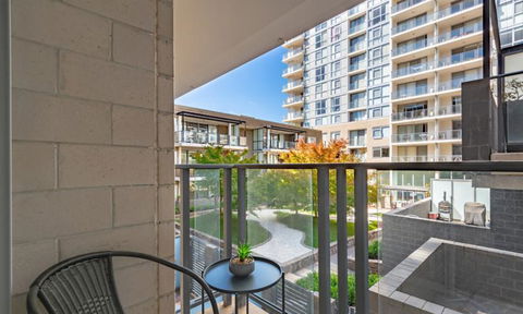 Spacious 1BR Stylish New Acton Apartment +Parking - Kingaroy Accommodation 6