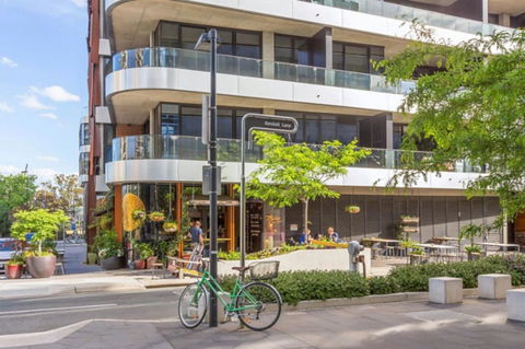 Spacious 1BR Stylish New Acton Apartment +Parking - Kingaroy Accommodation 11