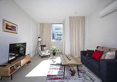 Spacious 1BR Stylish New Acton Apartment +Parking - Kingaroy Accommodation 2