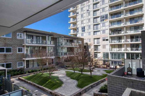 Spacious 1BR Stylish New Acton Apartment +Parking - Kingaroy Accommodation 14