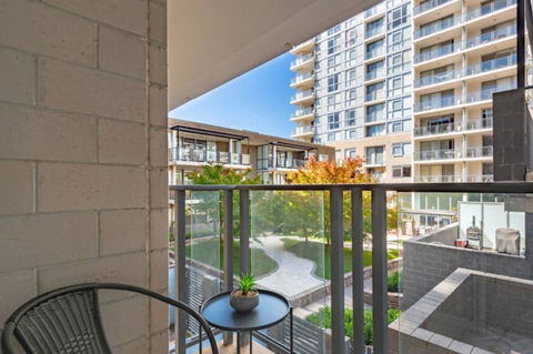 Spacious 1BR Stylish New Acton Apartment +Parking - Kingaroy Accommodation 23