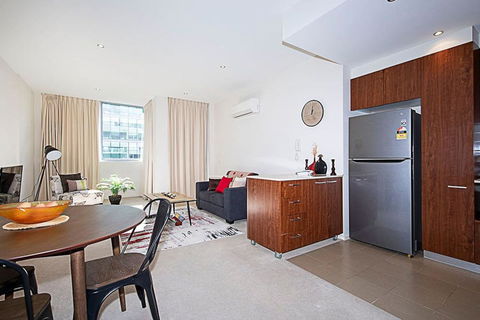 Spacious 1BR Stylish New Acton Apartment +Parking - Kingaroy Accommodation 8