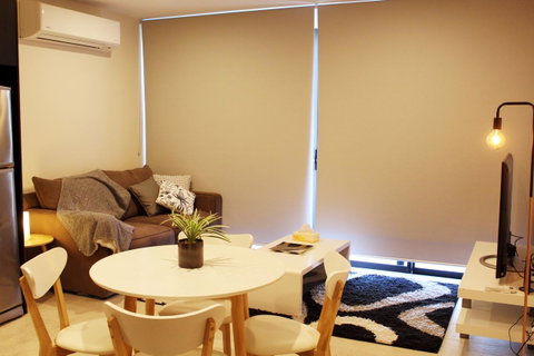 Stylish, Modern, Cute As A Button - Braddon CBD - Kingaroy Accommodation 10