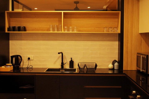 Stylish, Modern, Cute As A Button - Braddon CBD - Kingaroy Accommodation 9