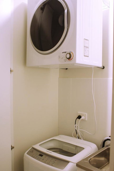 Stylish, Modern, Cute As A Button - Braddon CBD - Kingaroy Accommodation 7