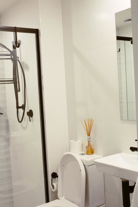 Stylish, Modern, Cute As A Button - Braddon CBD - Kingaroy Accommodation 6