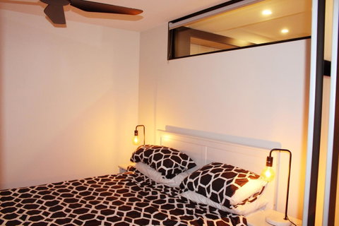 Stylish, Modern, Cute As A Button - Braddon CBD - Kingaroy Accommodation 11