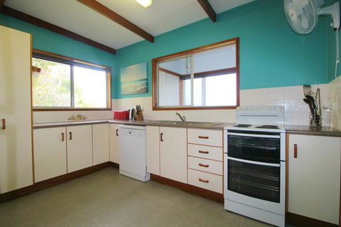 Bally High, 20 Dulconghi Street - Kingaroy Accommodation 11