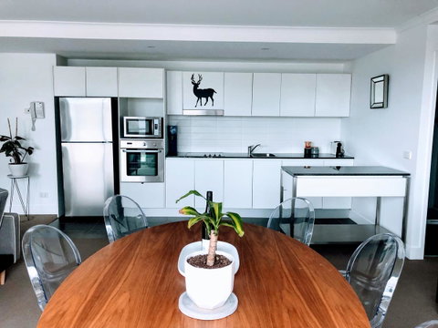 Staying Places - The Avenue - Kingaroy Accommodation 7