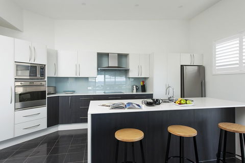 Mollymook Beachfront Penthouse 9 - Kingaroy Accommodation 4