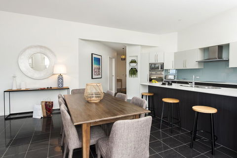Mollymook Beachfront Penthouse 9 - Kingaroy Accommodation 5