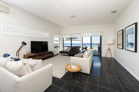 Mollymook Beachfront Penthouse 9 - Kingaroy Accommodation 1