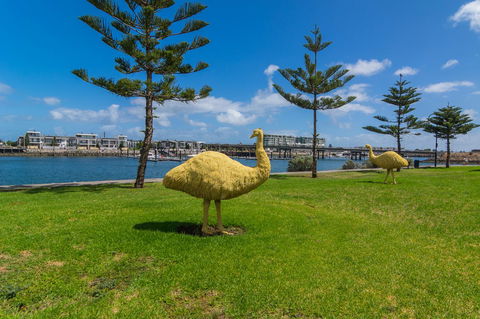 Port Adelaide Harbourside House - Kingaroy Accommodation 11