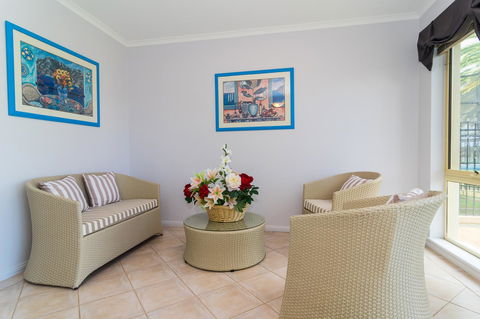 Port Adelaide Harbourside House - Kingaroy Accommodation 4