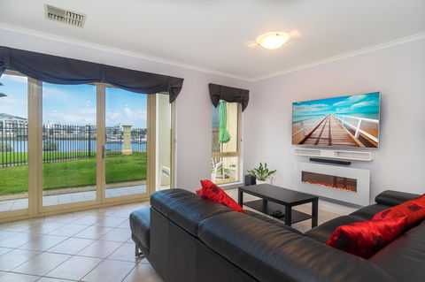 Port Adelaide Harbourside House - Kingaroy Accommodation 2