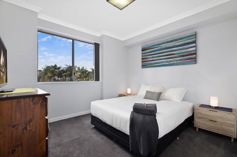 Lakeside Waterfront Apartment The Entrance - Kingaroy Accommodation 7