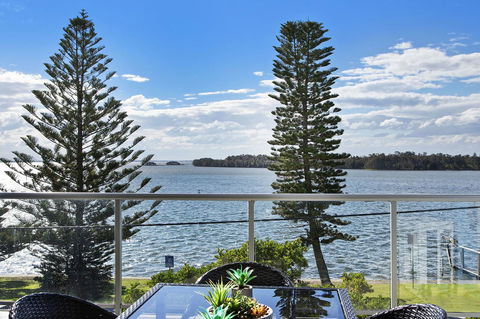 Lakeside Waterfront Apartment The Entrance - Kingaroy Accommodation 29