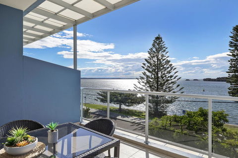 Lakeside Waterfront Apartment The Entrance - Kingaroy Accommodation 31