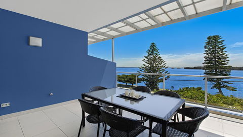Lakeside Waterfront Apartment The Entrance - Kingaroy Accommodation 32