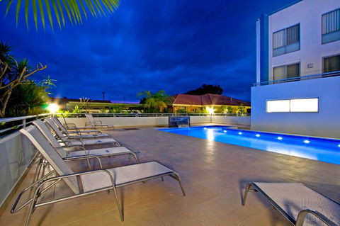 Lakeside Waterfront Apartment The Entrance - Kingaroy Accommodation 15