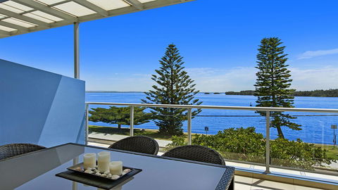 Lakeside Waterfront Apartment The Entrance - Kingaroy Accommodation 0