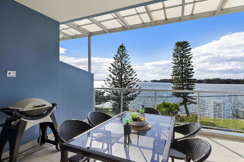 Lakeside Waterfront Apartment The Entrance - Kingaroy Accommodation 30