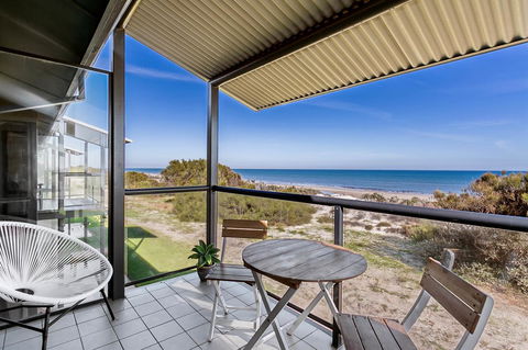 Blissful Beachfront Beachouse - Kingaroy Accommodation 4