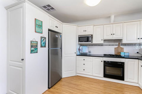 Blissful Beachfront Beachouse - Kingaroy Accommodation 9